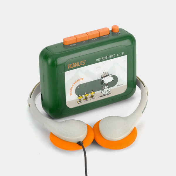 Retrospekt Snoopy Peanuts Beagle Scouts CP-81 Portable Cassette Player